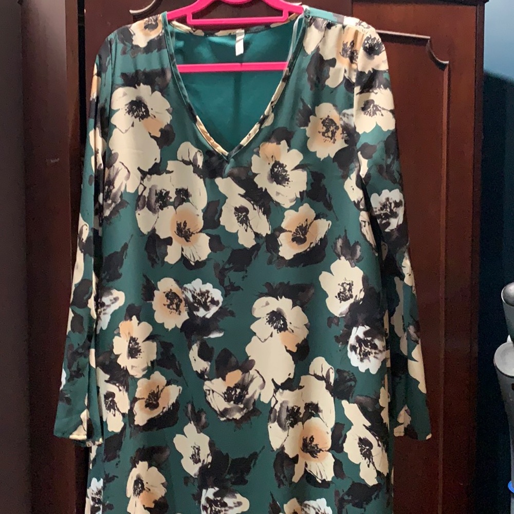 Flowy Knee Length Long Sleeve Dress